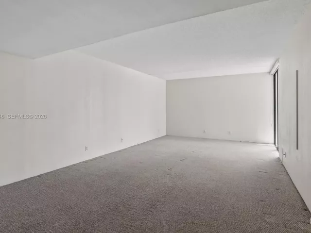 2-bedroom condo for rent in Aventura - 19707 Turnberry Way 7F - MondialRealty