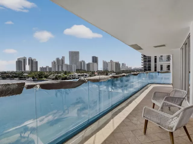 2-bedroom condo for rent in Aventura - 19707 Turnberry Way 7F - MondialRealty