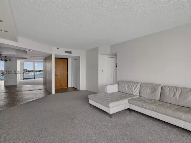 2-bedroom condo for rent in Aventura - 19707 Turnberry Way 7F - MondialRealty