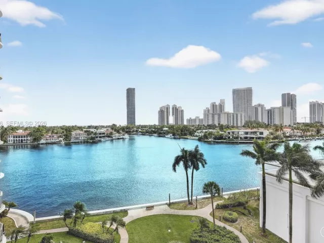 2-bedroom condo for rent in Aventura - 19707 Turnberry Way 7F - MondialRealty