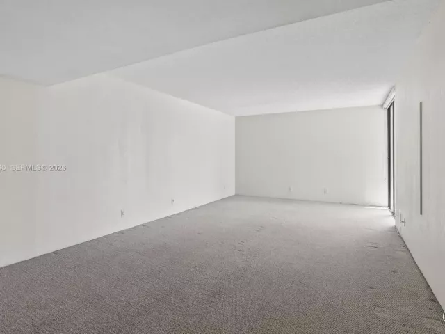 2-bedroom condo for sale in Aventura - 19707 Turnberry Way 7F - MondialRealty