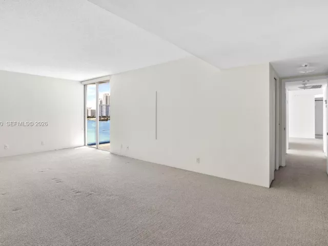 2-bedroom condo for sale in Aventura - 19707 Turnberry Way 7F - MondialRealty