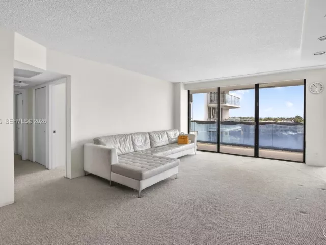 2-bedroom condo for sale in Aventura - 19707 Turnberry Way 7F - MondialRealty