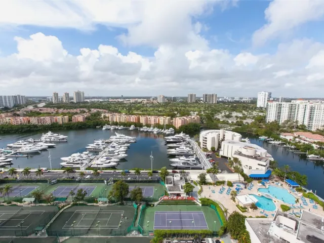 2-bedroom condo for sale in Aventura - 19707 Turnberry Way 7F - MondialRealty