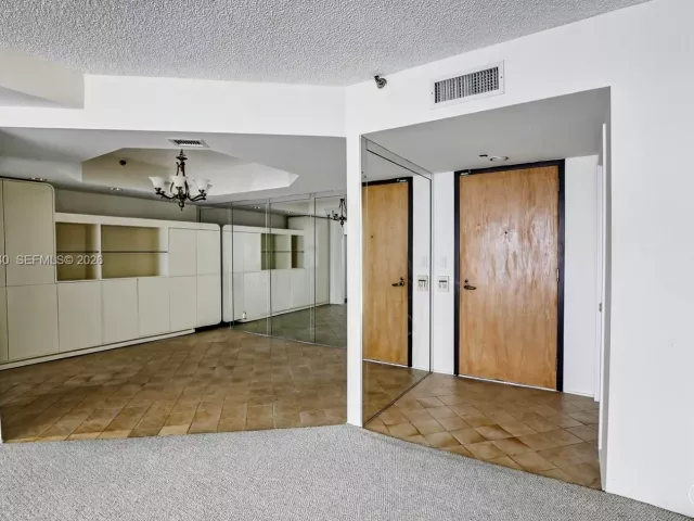 2-bedroom condo for sale in Aventura - 19707 Turnberry Way 7F - MondialRealty