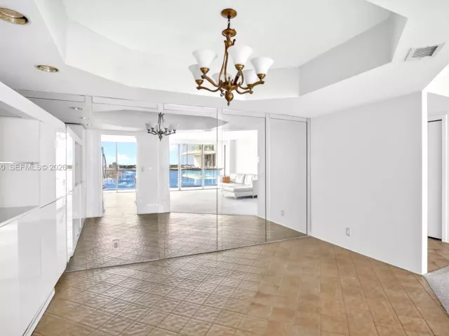 2-bedroom condo for sale in Aventura - 19707 Turnberry Way 7F - MondialRealty