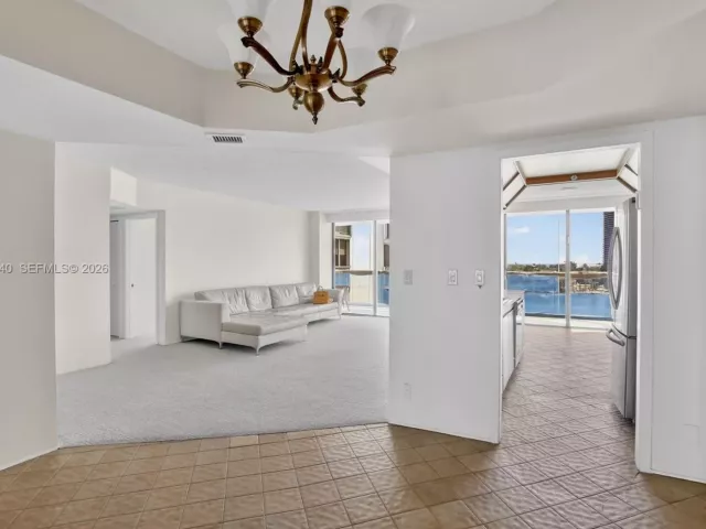 2-bedroom condo for sale in Aventura - 19707 Turnberry Way 7F - MondialRealty