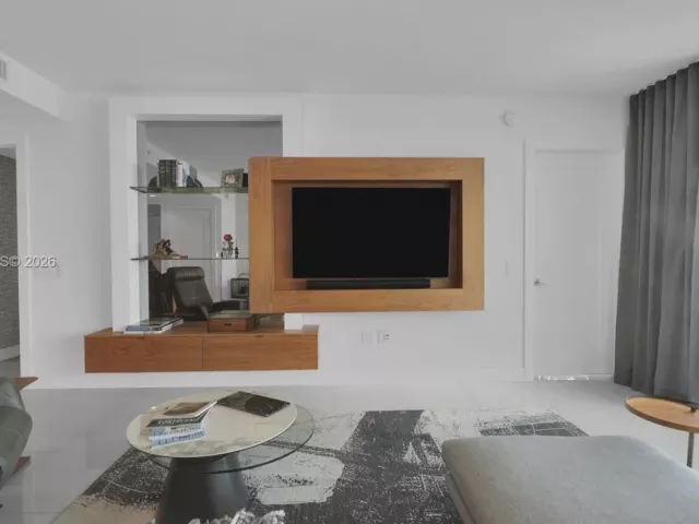 3-bedroom condo for sale in Fort Lauderdale - 100 E Las Olas Blvd 2802 - MondialRealty