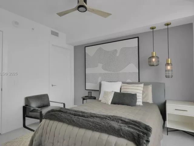 3-bedroom condo for sale in Fort Lauderdale - 100 E Las Olas Blvd 2802 - MondialRealty