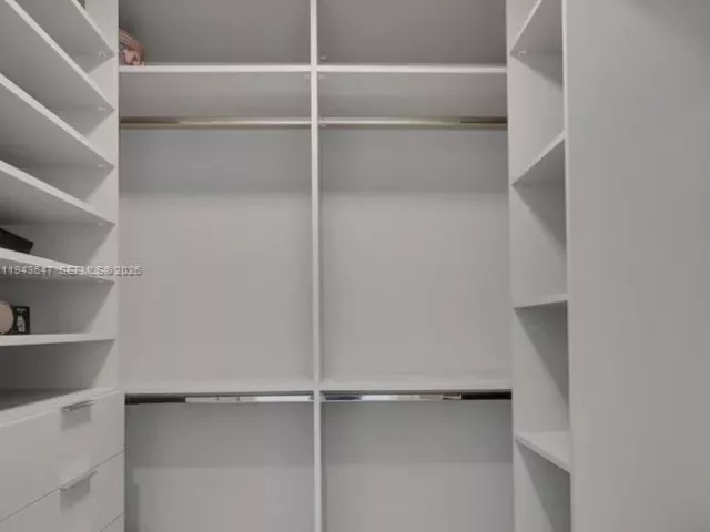 3-bedroom condo for sale in Fort Lauderdale - 100 E Las Olas Blvd 2802 - MondialRealty