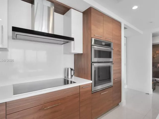 3-bedroom condo for sale in Fort Lauderdale - 100 E Las Olas Blvd 2802 - MondialRealty