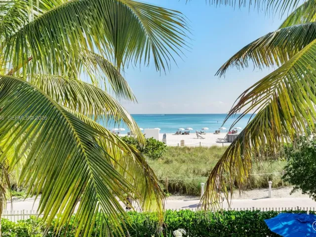2-bedroom condo for sale in Miami Beach - 6039 Collins Ave 1104 - MondialRealty