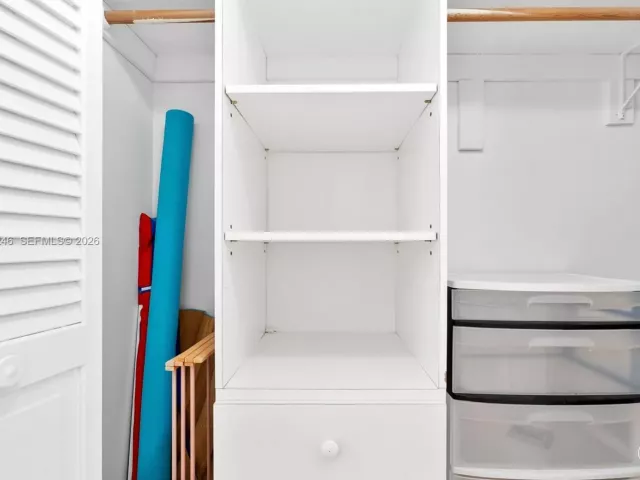 2-bedroom condo for sale in Miami Beach - 6039 Collins Ave 1104 - MondialRealty