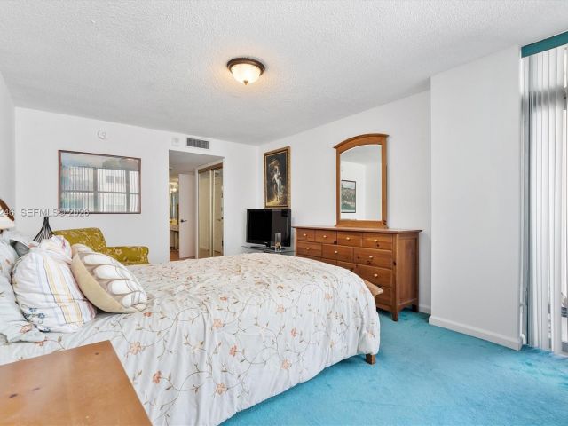 Apartment for sale  Unit #1104 - photo 7096396