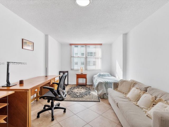 Apartment for sale  Unit #1104 - photo 7096400