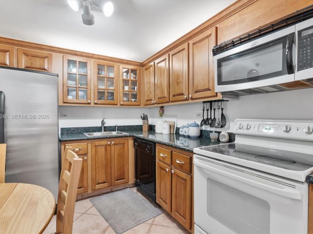 Apartment for sale  Unit #1104 - photo 7096401