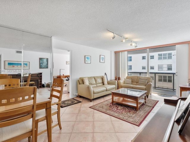 Apartment for sale  Unit #1104 - photo 7096402