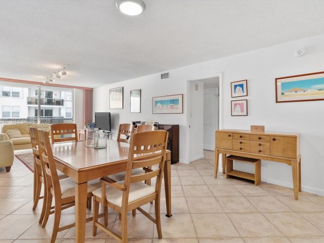 Apartment for sale  Unit #1104 - photo 7096403