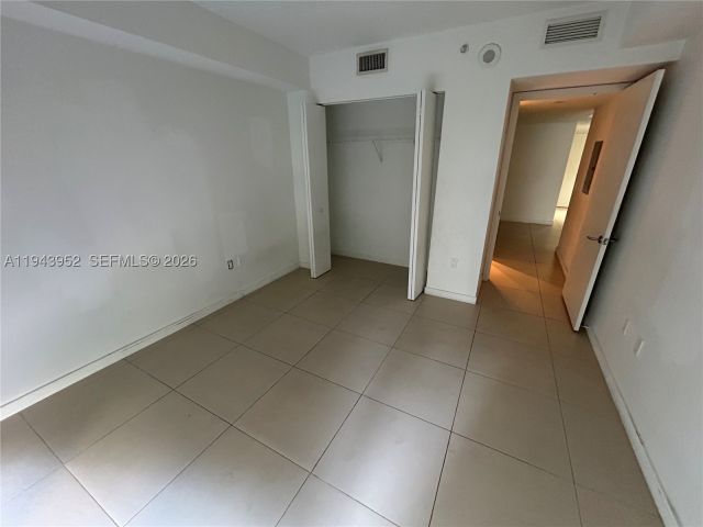2-bedroom condo for sale in Miami - 31 SE 6th St 407 - MondialRealty