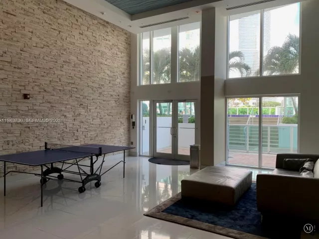 2-bedroom condo for rent in Miami - 41 SE 5th St 2010 - MondialRealty