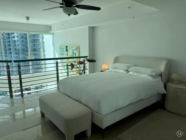 2-bedroom condo for rent in Miami - 41 SE 5th St 2010 - MondialRealty