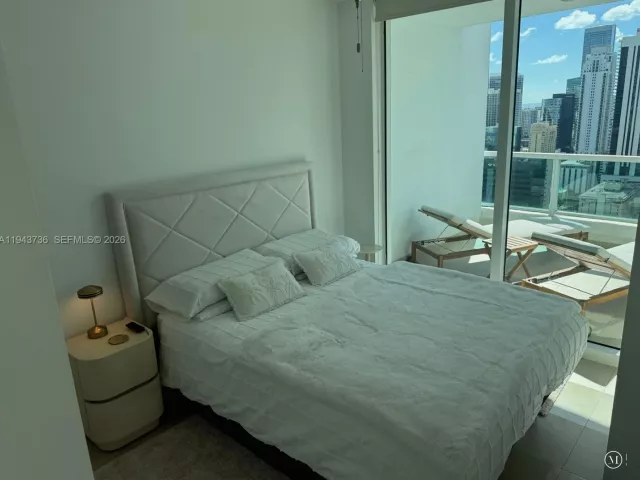 2-bedroom condo for rent in Miami - 41 SE 5th St 2010 - MondialRealty
