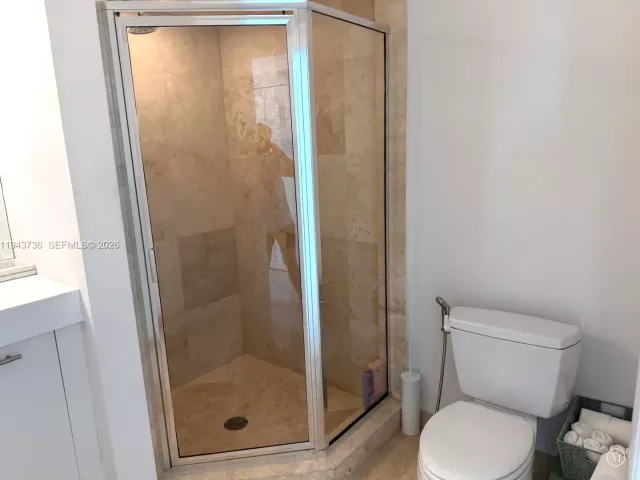 2-bedroom condo for rent in Miami - 41 SE 5th St 2010 - MondialRealty