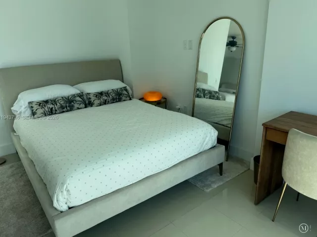 2-bedroom condo for rent in Miami - 41 SE 5th St 2010 - MondialRealty