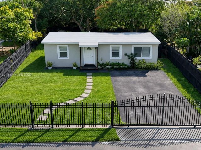 Home for sale at 1032 NW 11th Pl - photo 7436407