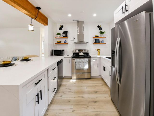 Home for sale at 1032 NW 11th Pl - photo 7436410