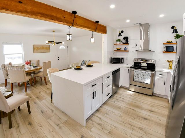 Home for sale at 1032 NW 11th Pl - photo 7436413