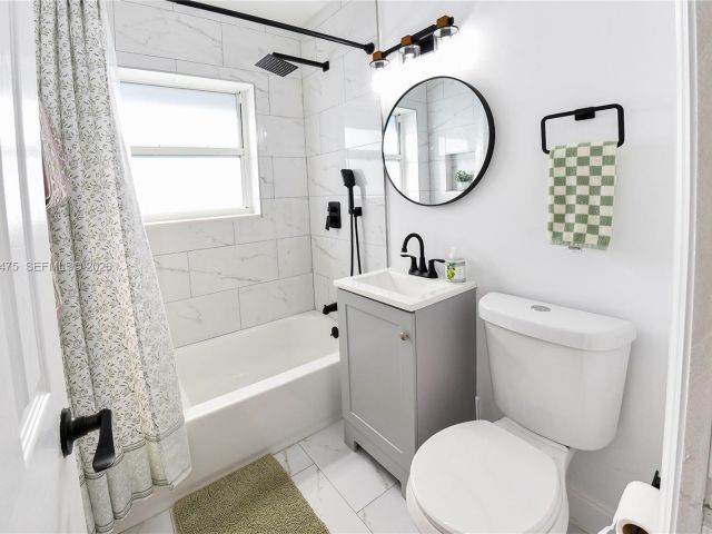 Home for sale at 1032 NW 11th Pl - photo 7436422