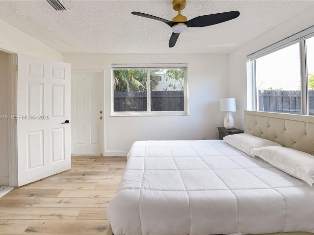 Home for sale at 1032 NW 11th Pl - photo 7436423