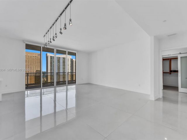 Apartment for sale  Unit #3206 - photo 7091547