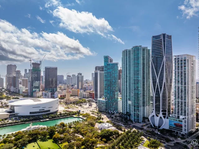 6-bedroom condo for sale in Miami - 1000 Biscayne Blvd TH1201 - MondialRealty