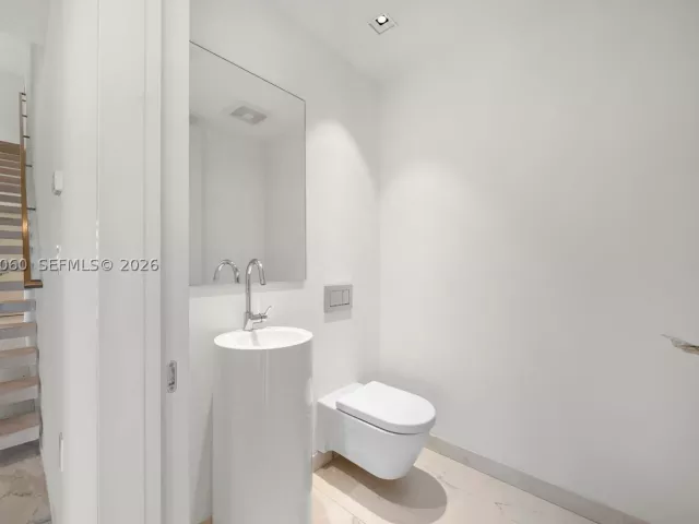 6-bedroom condo for sale in Miami - 1000 Biscayne Blvd TH1201 - MondialRealty