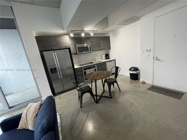 Apartment for rent  Unit #3404 - photo 7467954