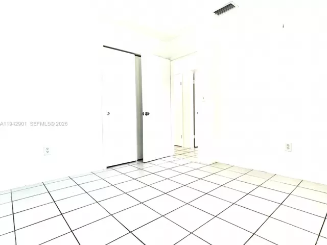 3-bedroom home for rent in Sunny Isles Beach - 18715 Atlantic Blvd 18715 - MondialRealty