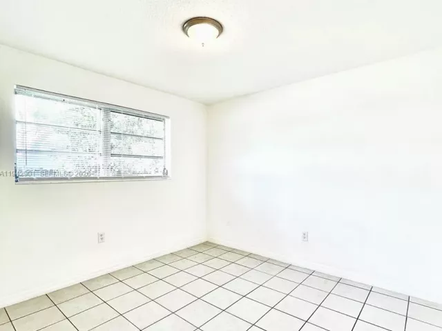 3-bedroom home for rent in Sunny Isles Beach - 18715 Atlantic Blvd 18715 - MondialRealty