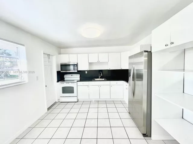 3-bedroom home for rent in Sunny Isles Beach - 18715 Atlantic Blvd 18715 - MondialRealty