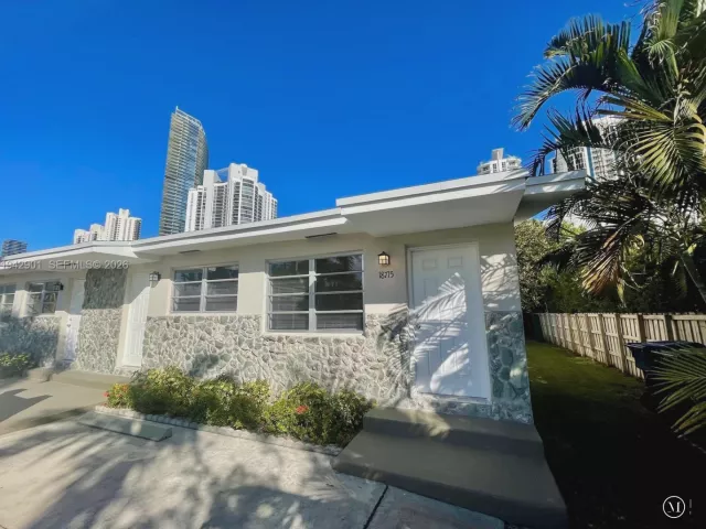 3-bedroom home for rent in Sunny Isles Beach - 18715 Atlantic Blvd 18715 - MondialRealty