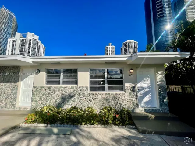 3-bedroom home for rent in Sunny Isles Beach - 18715 Atlantic Blvd 18715 - MondialRealty
