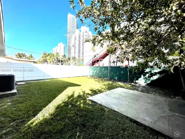 3-bedroom home for rent in Sunny Isles Beach - 18715 Atlantic Blvd 18715 - MondialRealty