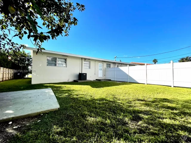3-bedroom home for rent in Sunny Isles Beach - 18715 Atlantic Blvd 18715 - MondialRealty