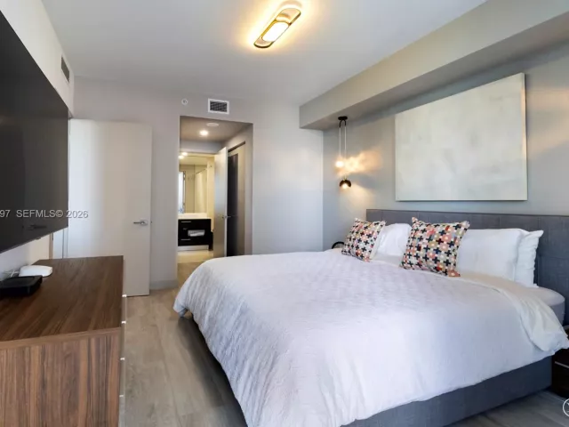 1-bedroom condo for rent in Miami - 55 SW 9th St 3010 - MondialRealty