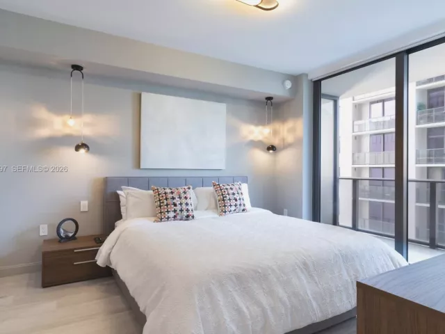 1-bedroom condo for rent in Miami - 55 SW 9th St 3010 - MondialRealty