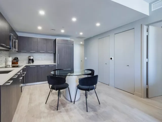 1-bedroom condo for rent in Miami - 55 SW 9th St 3010 - MondialRealty