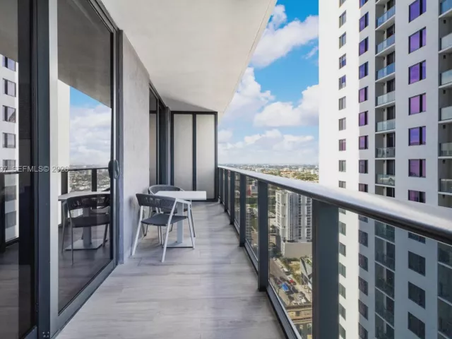 1-bedroom condo for rent in Miami - 55 SW 9th St 3010 - MondialRealty