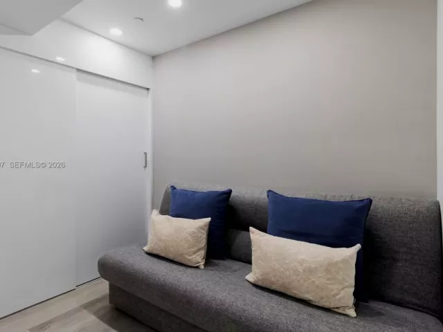 1-bedroom condo for rent in Miami - 55 SW 9th St 3010 - MondialRealty