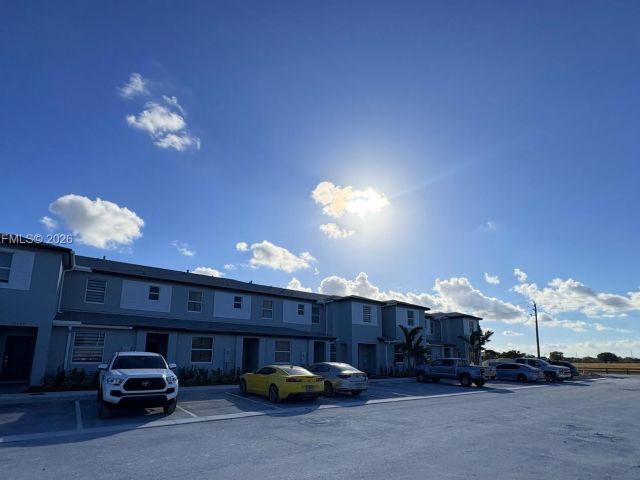 3-bedroom home for rent in Homestead - 12168 SW 268 Lane - MondialRealty